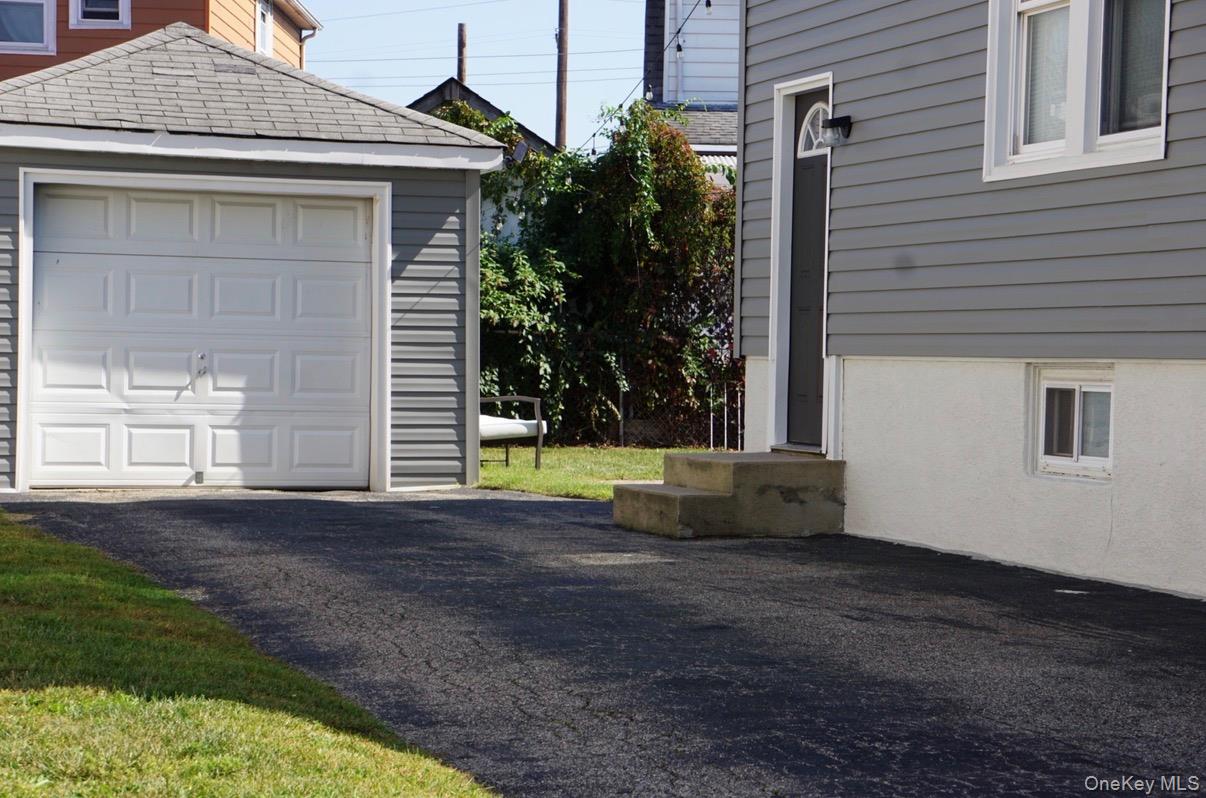 31 Drew Street, Valley Stream, NY 11581