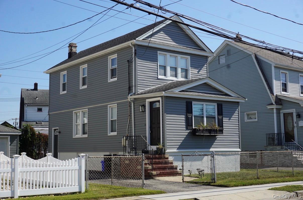 31 Drew Street, Valley Stream, NY 11581