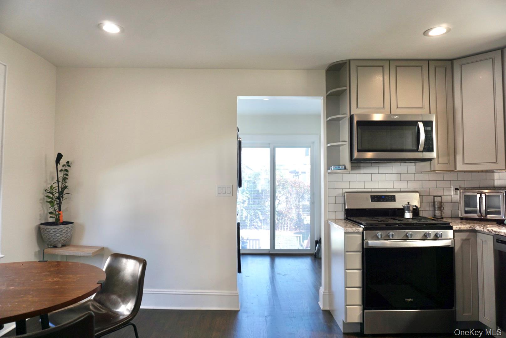 31 Drew Street, Valley Stream, NY 11581