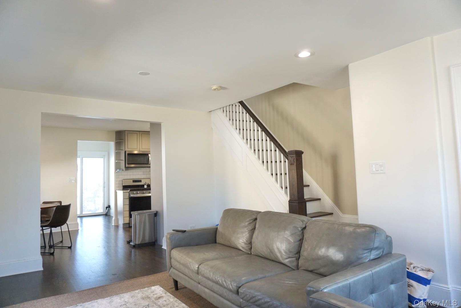 31 Drew Street, Valley Stream, NY 11581