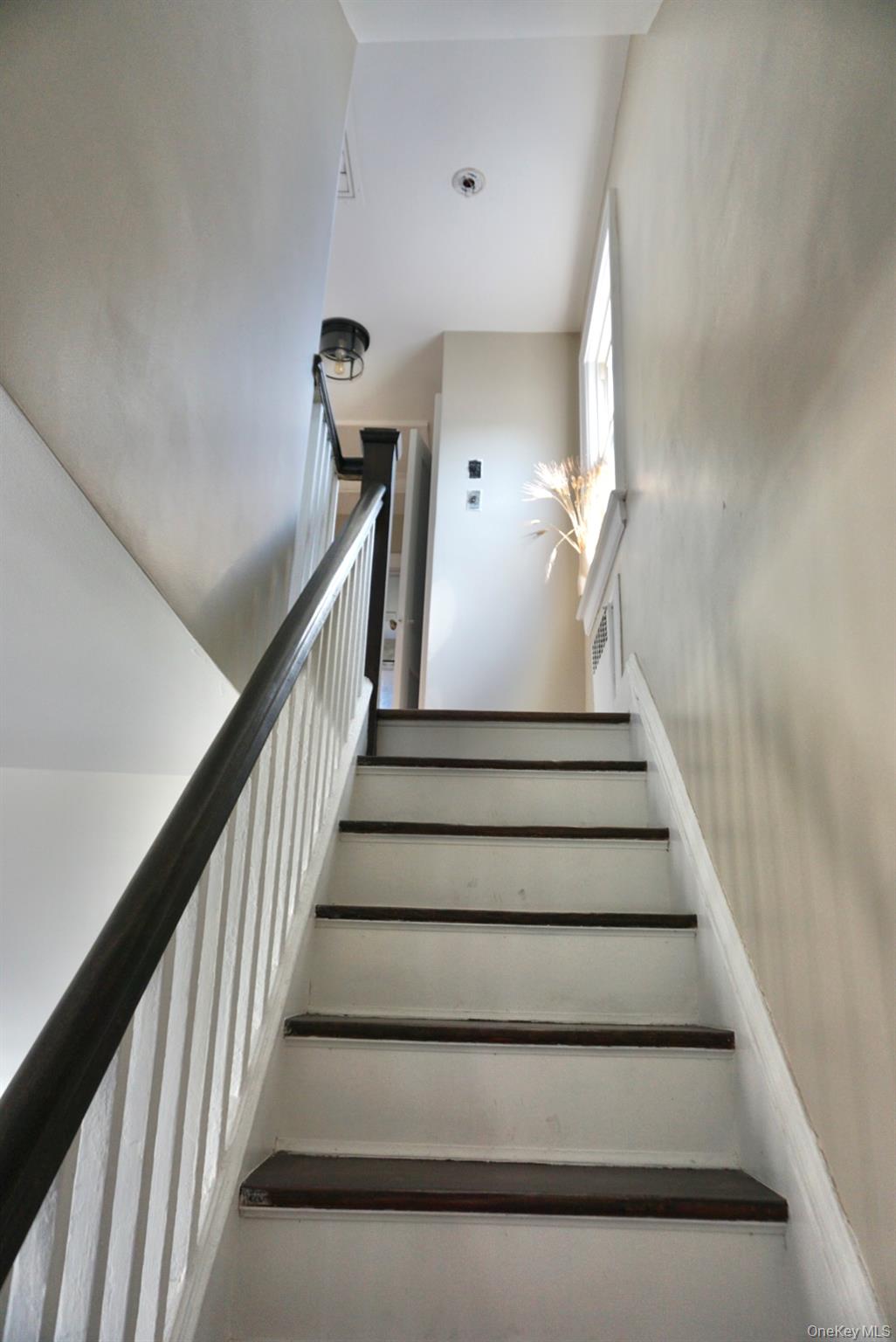 31 Drew Street, Valley Stream, NY 11581