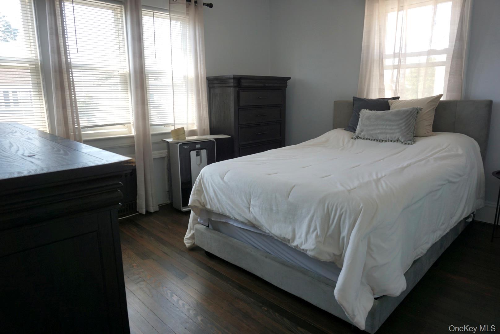 31 Drew Street, Valley Stream, NY 11581