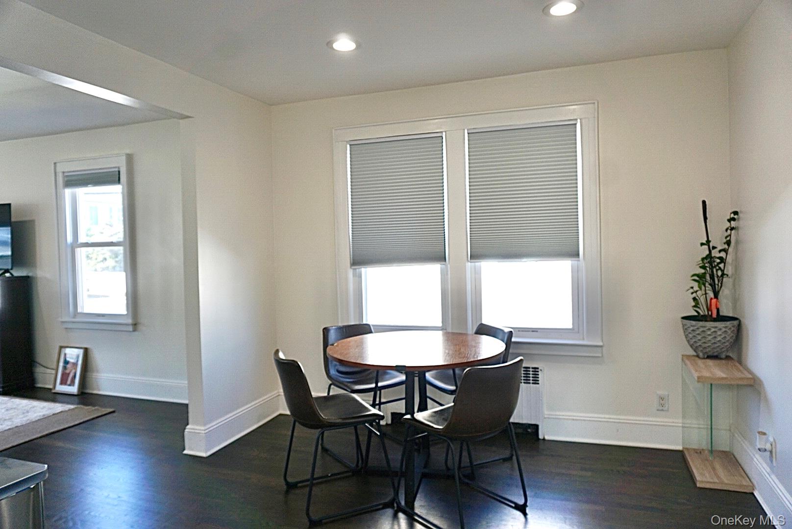 31 Drew Street, Valley Stream, NY 11581