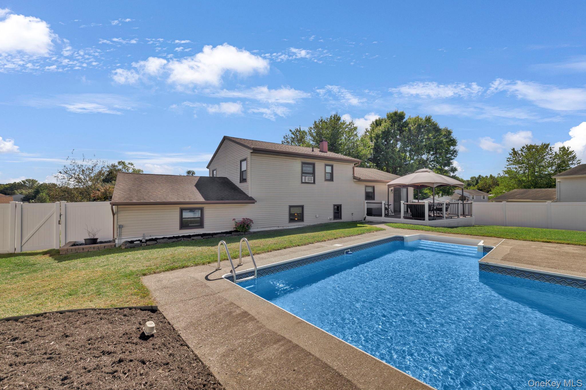 8 Winchester Way, Washingtonville, NY 10992