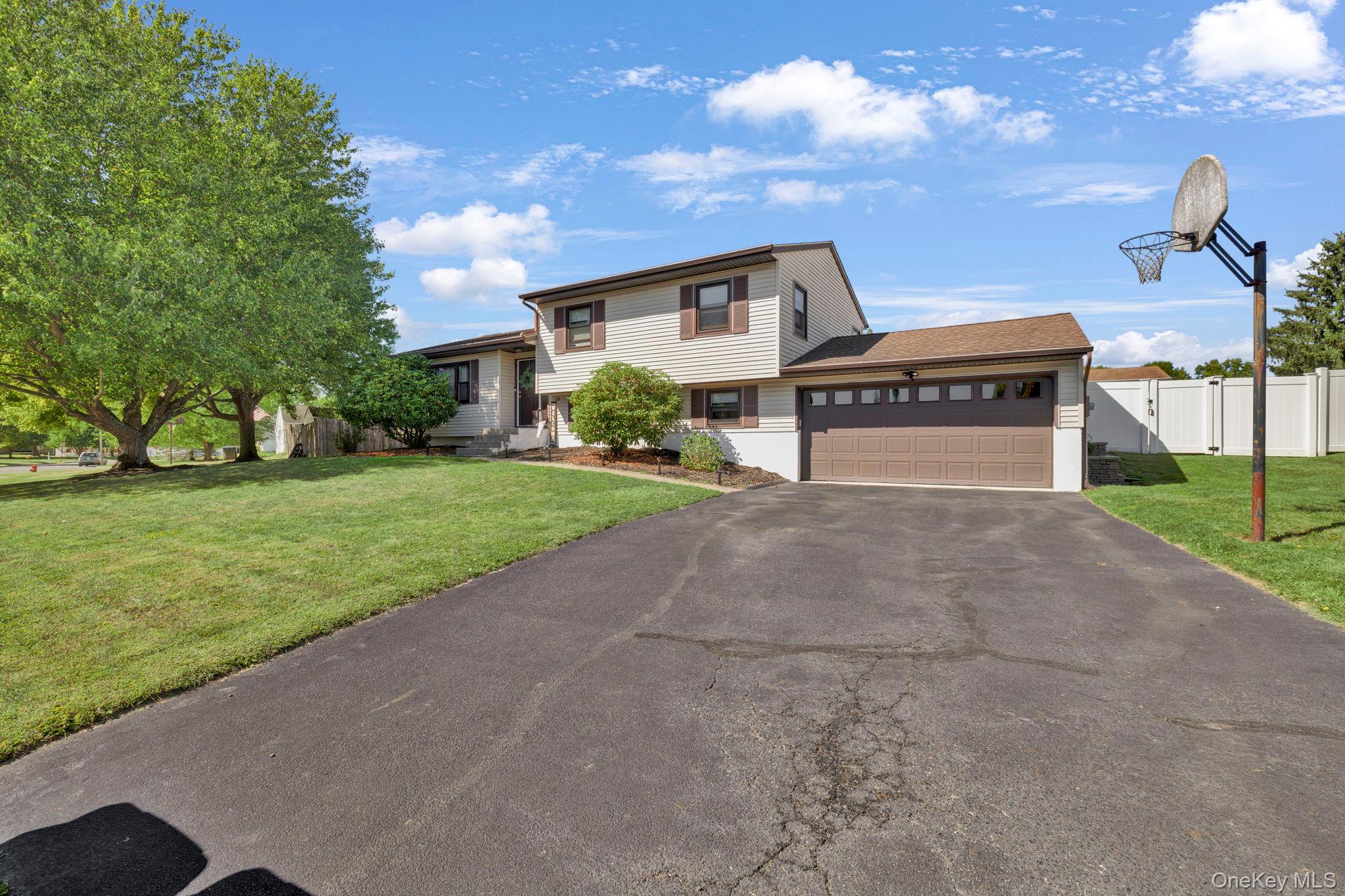 8 Winchester Way, Washingtonville, NY 10992