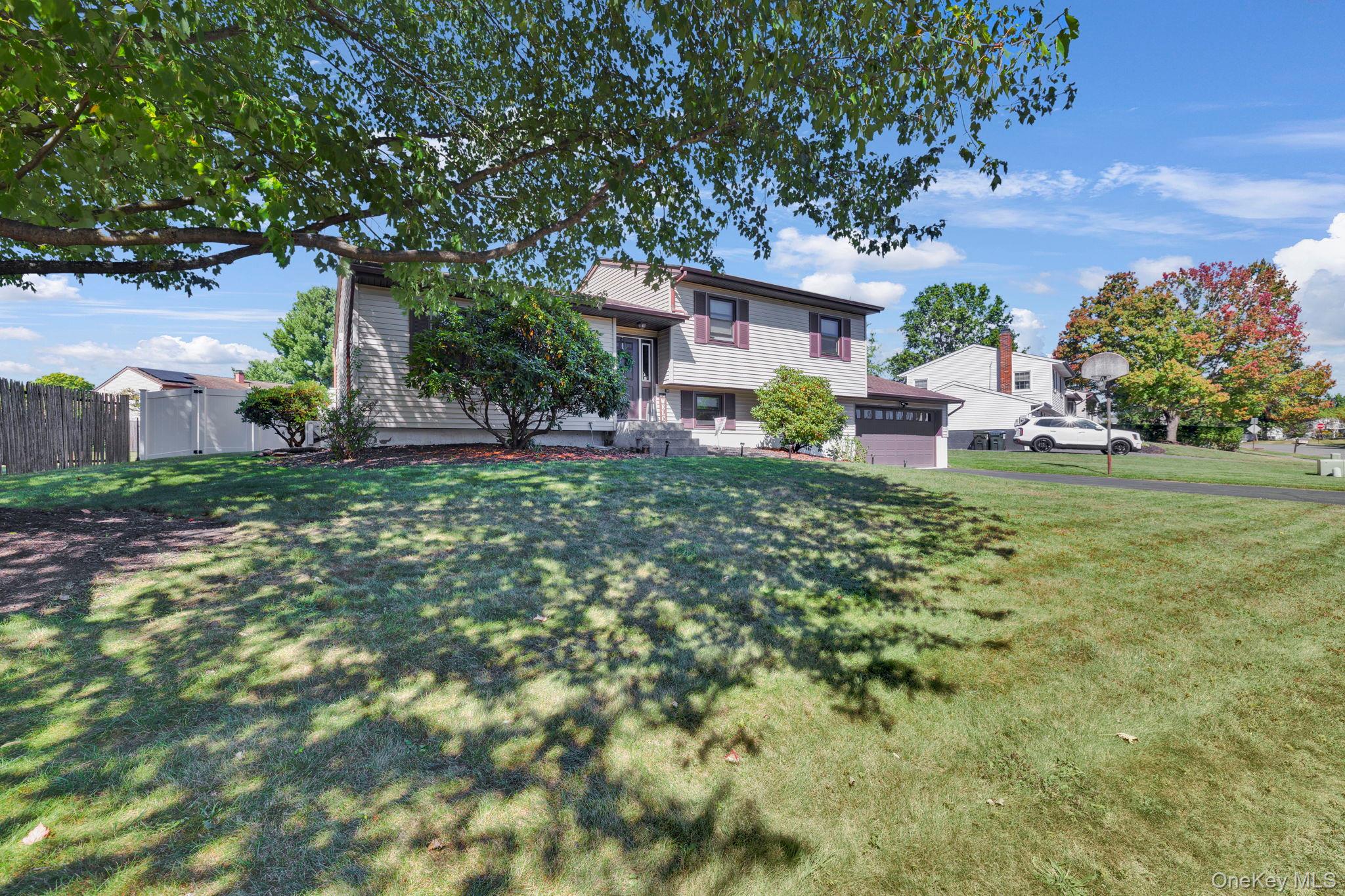 8 Winchester Way, Washingtonville, NY 10992