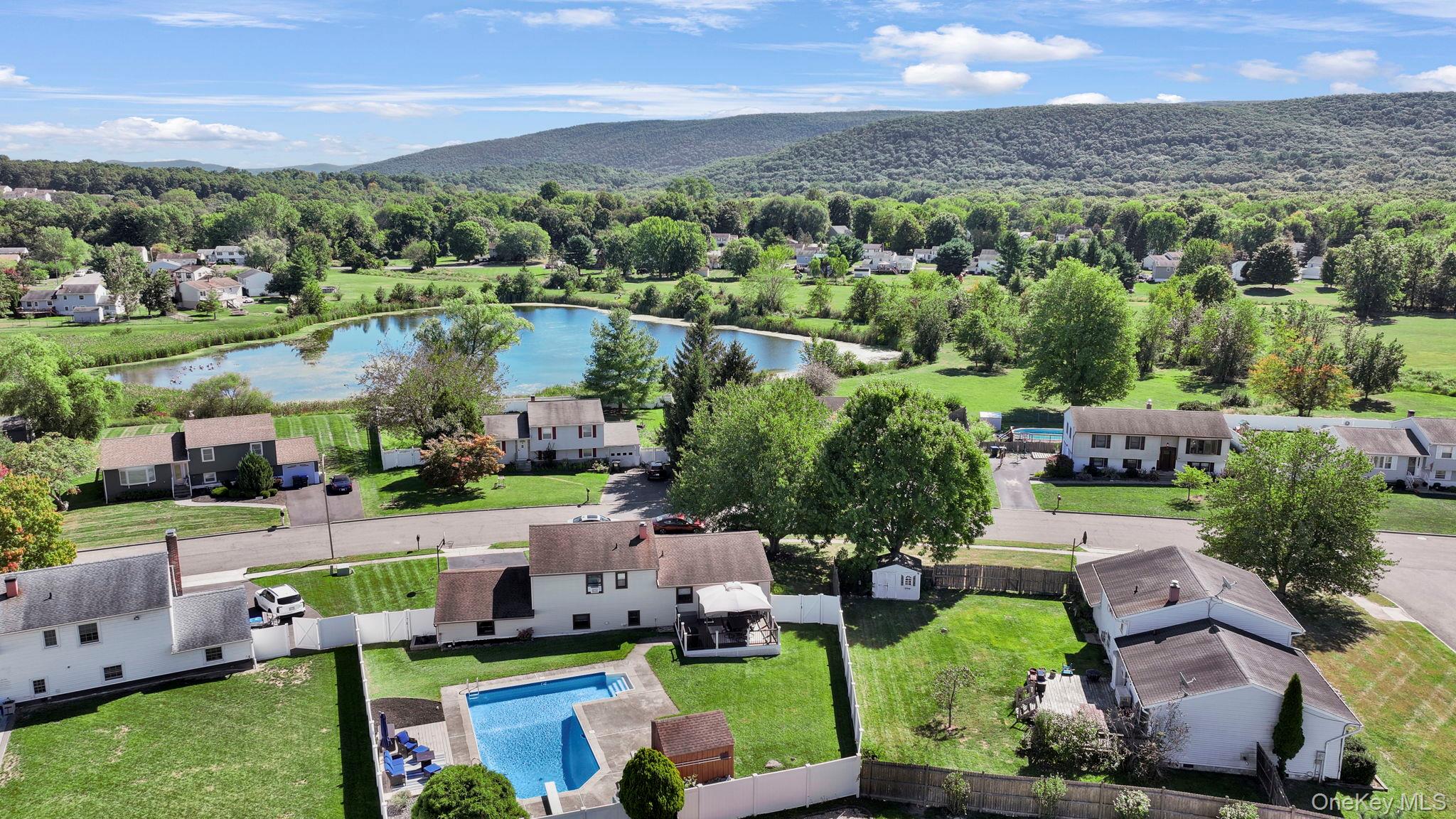 8 Winchester Way, Washingtonville, NY 10992