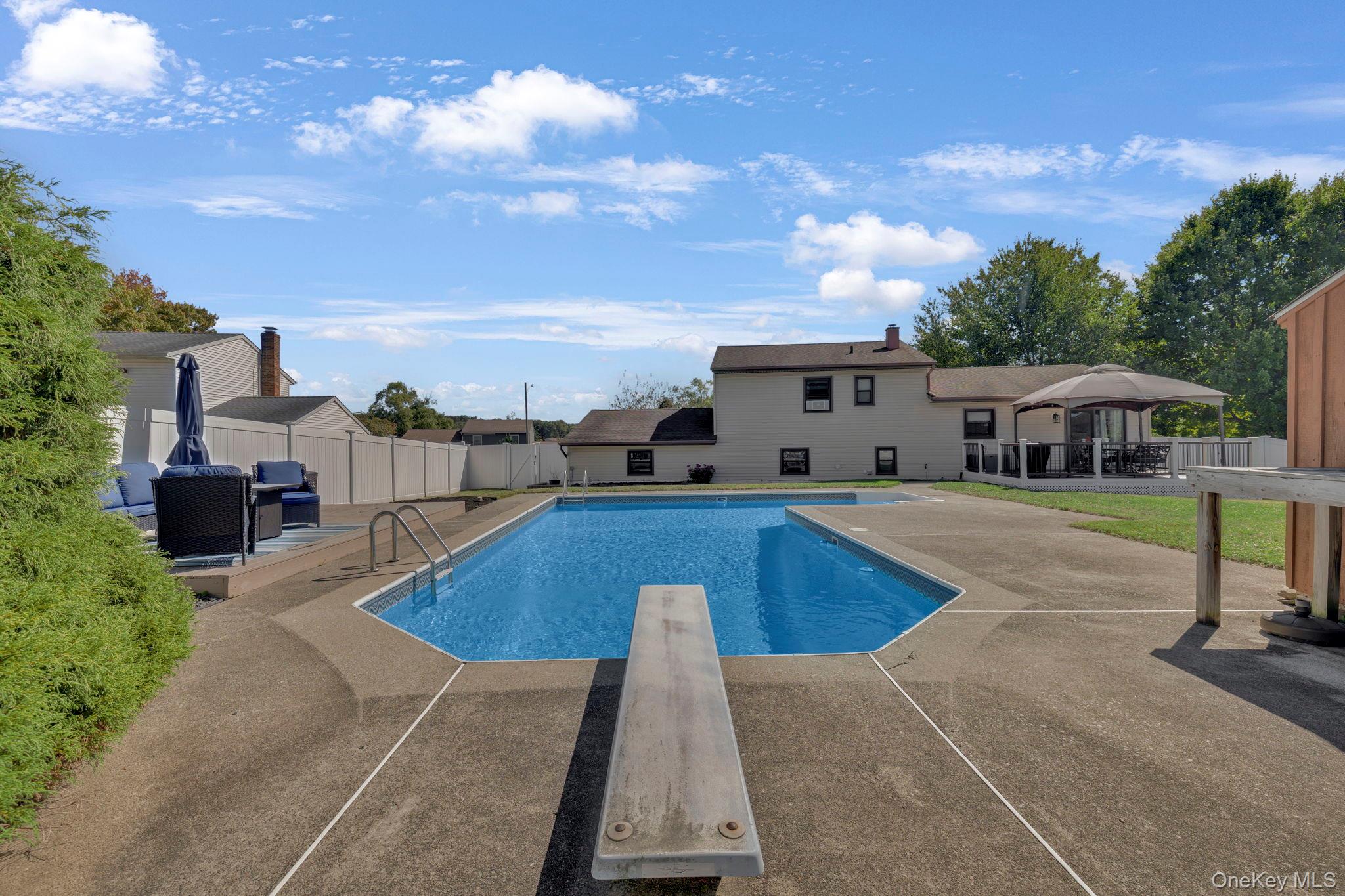 8 Winchester Way, Washingtonville, NY 10992