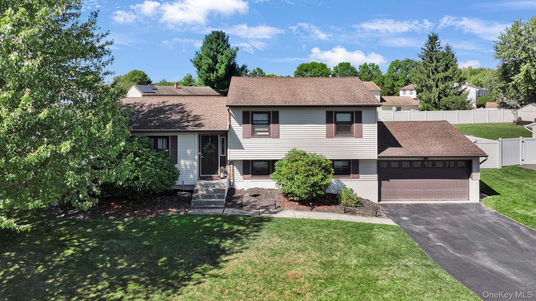 8 Winchester Way, Washingtonville, NY 10992