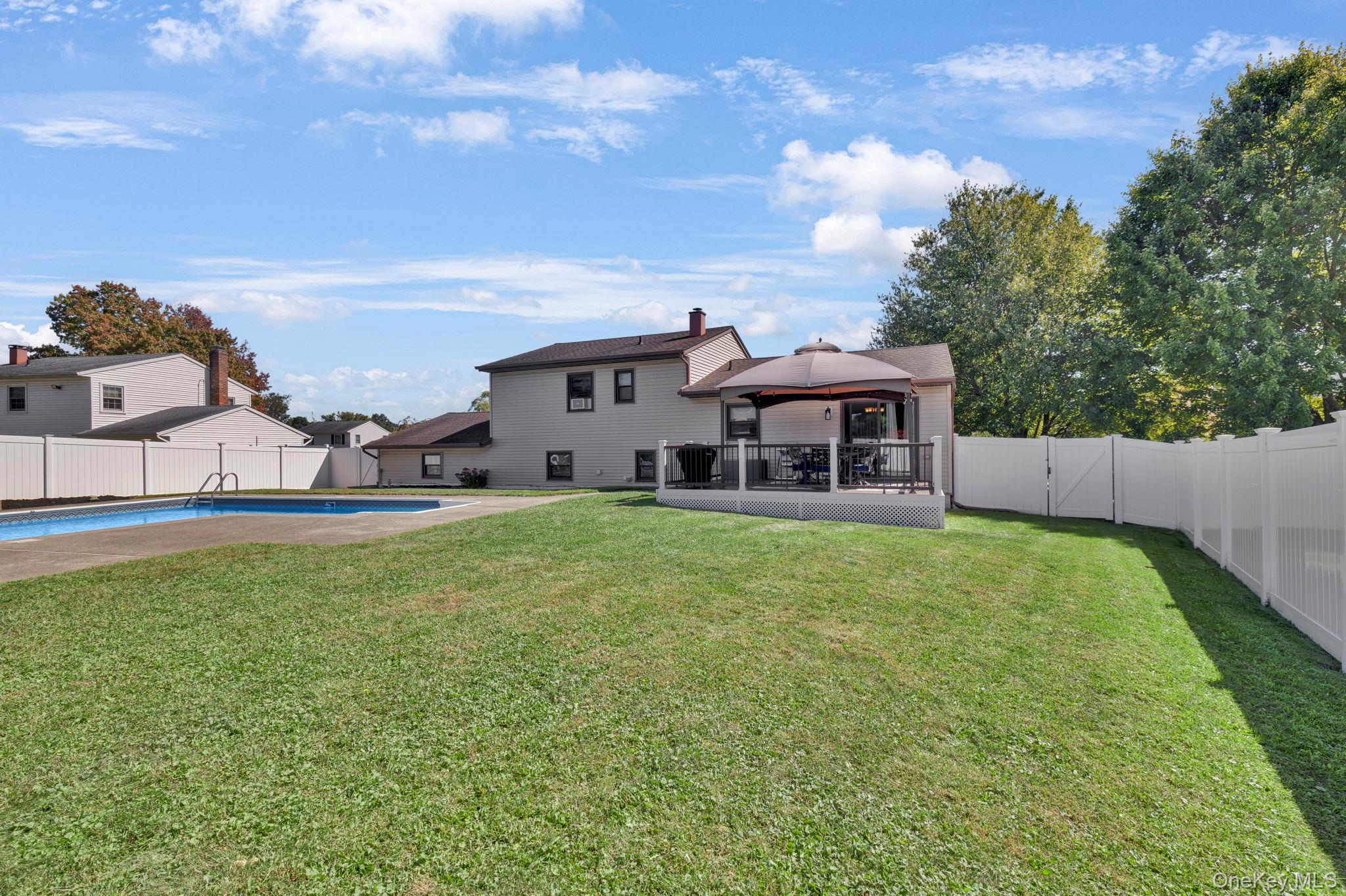 8 Winchester Way, Washingtonville, NY 10992