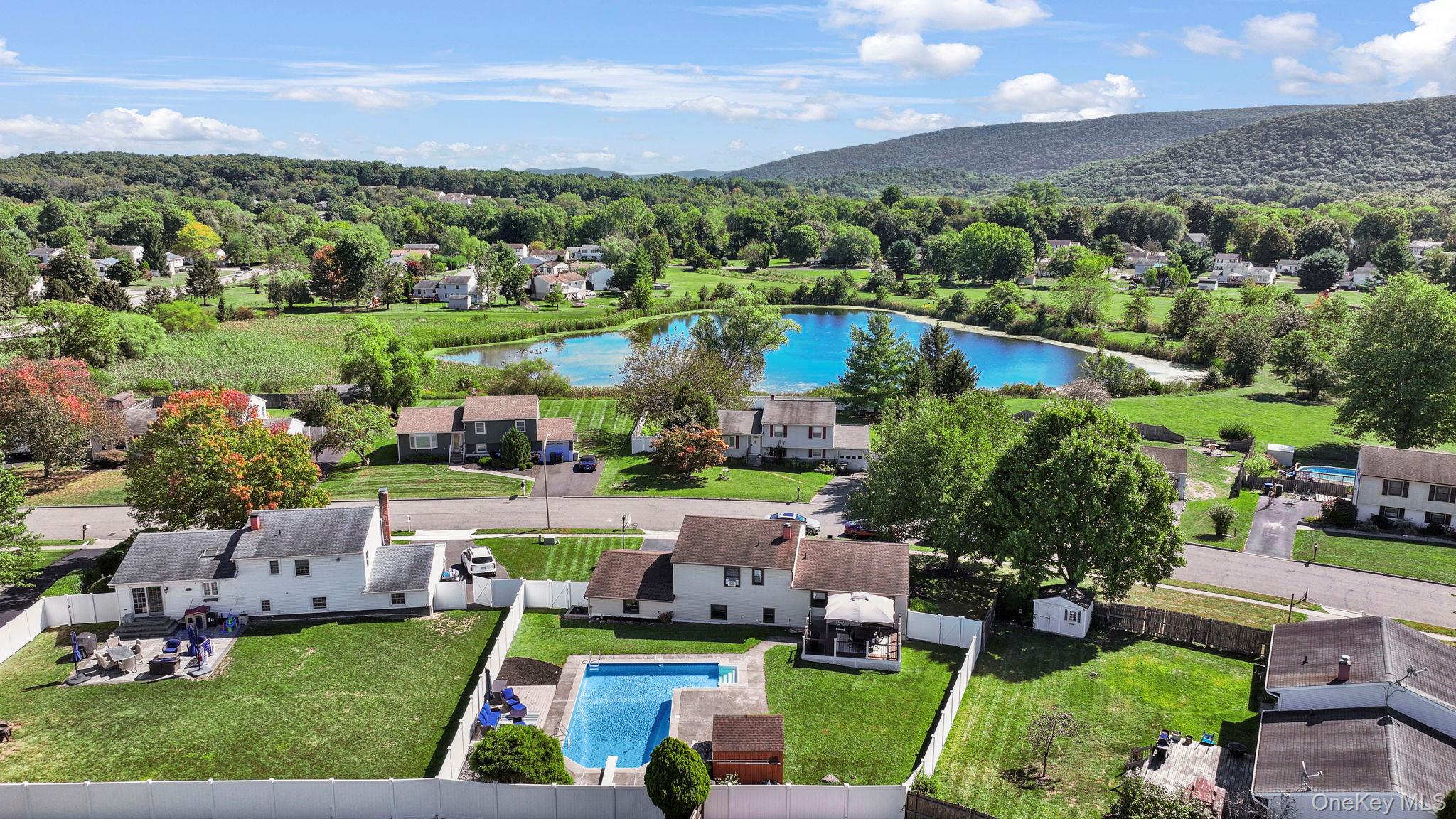 8 Winchester Way, Washingtonville, NY 10992