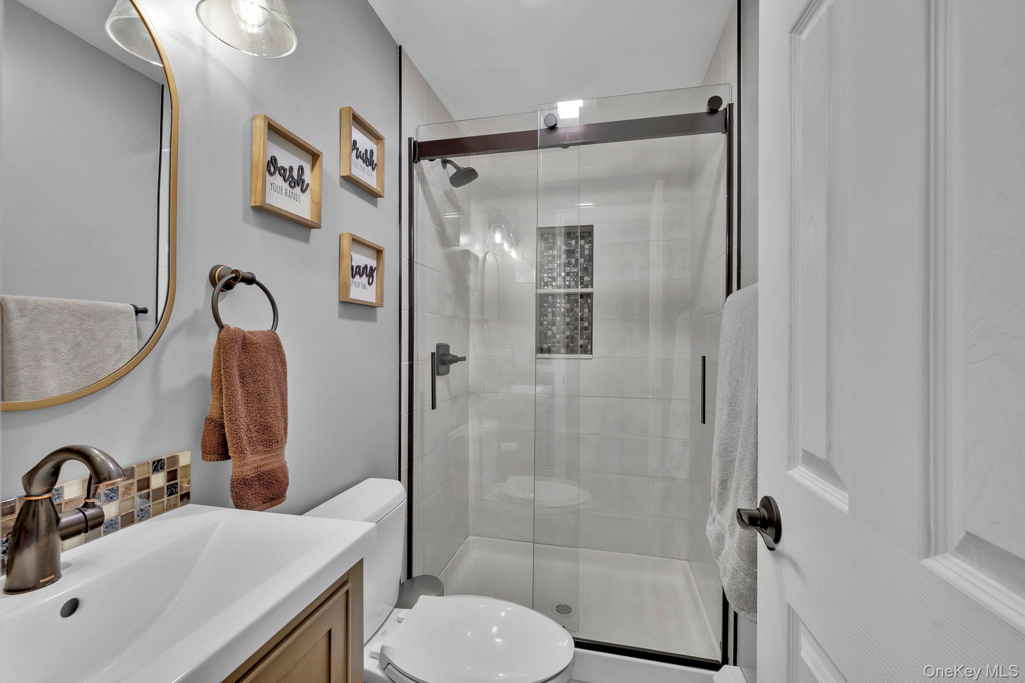 8 Winchester Way, Washingtonville, NY 10992