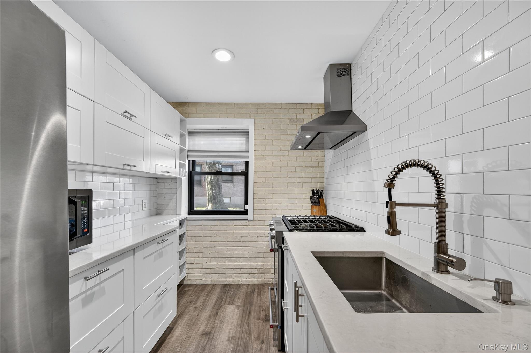 8 Terrace Circle # 1B, Great Neck, NY 11021