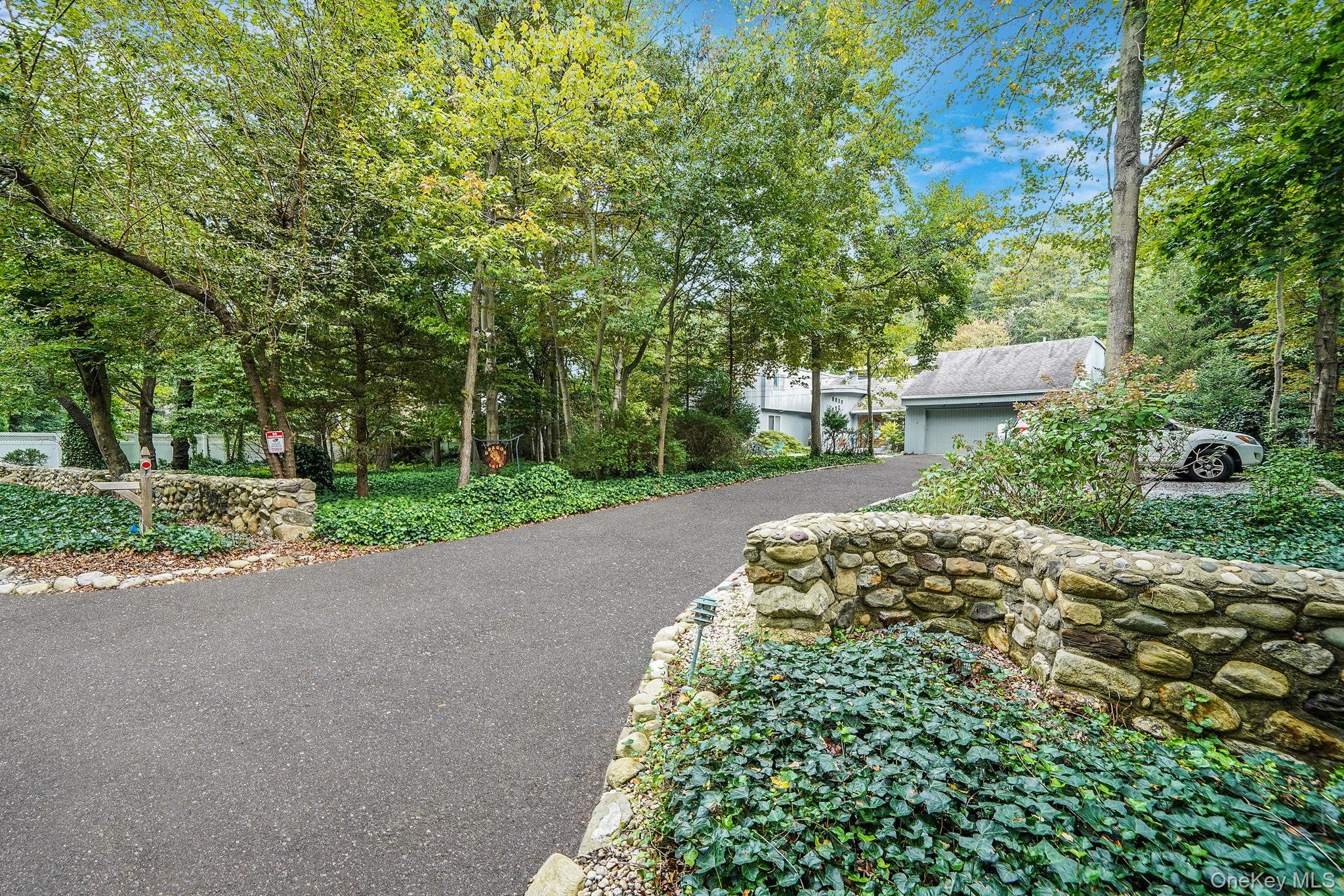 271 Bread And Cheese Hollow Road, Northport, NY 11768