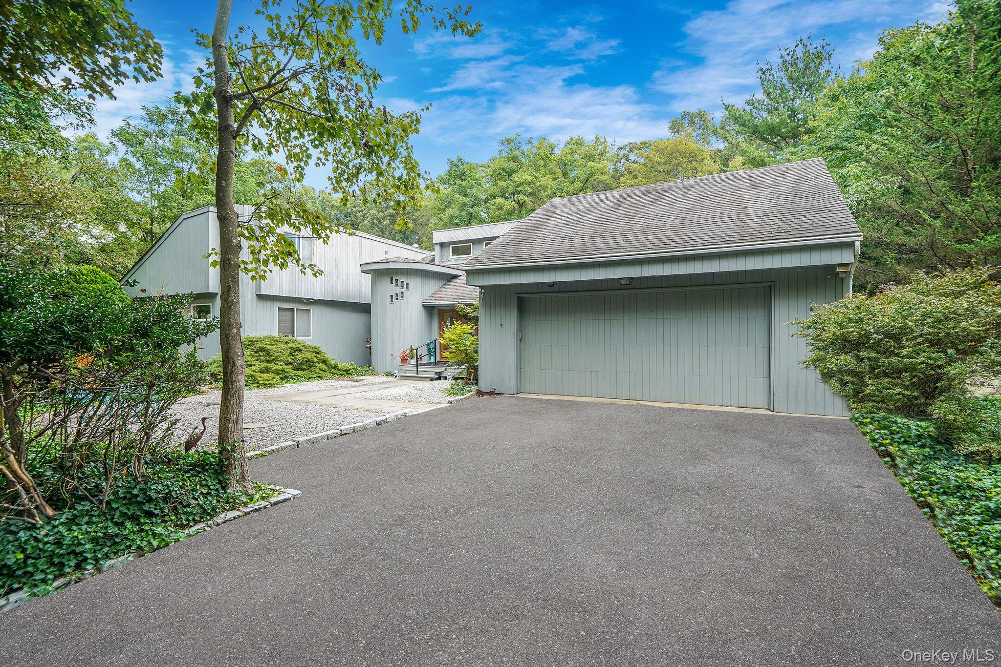 271 Bread And Cheese Hollow Road, Northport, NY 11768