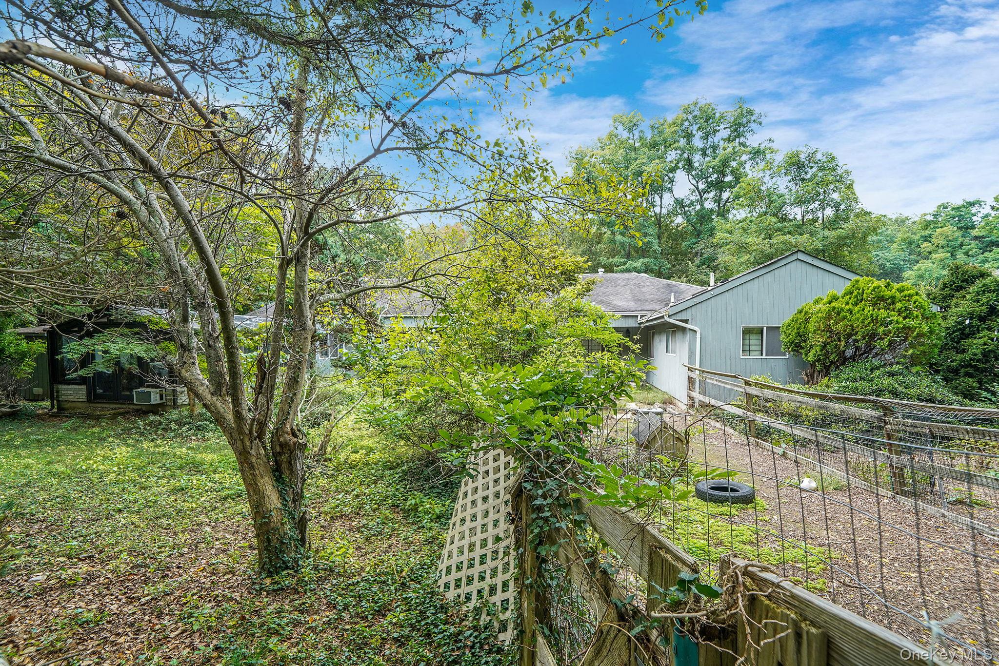 271 Bread And Cheese Hollow Road, Northport, NY 11768