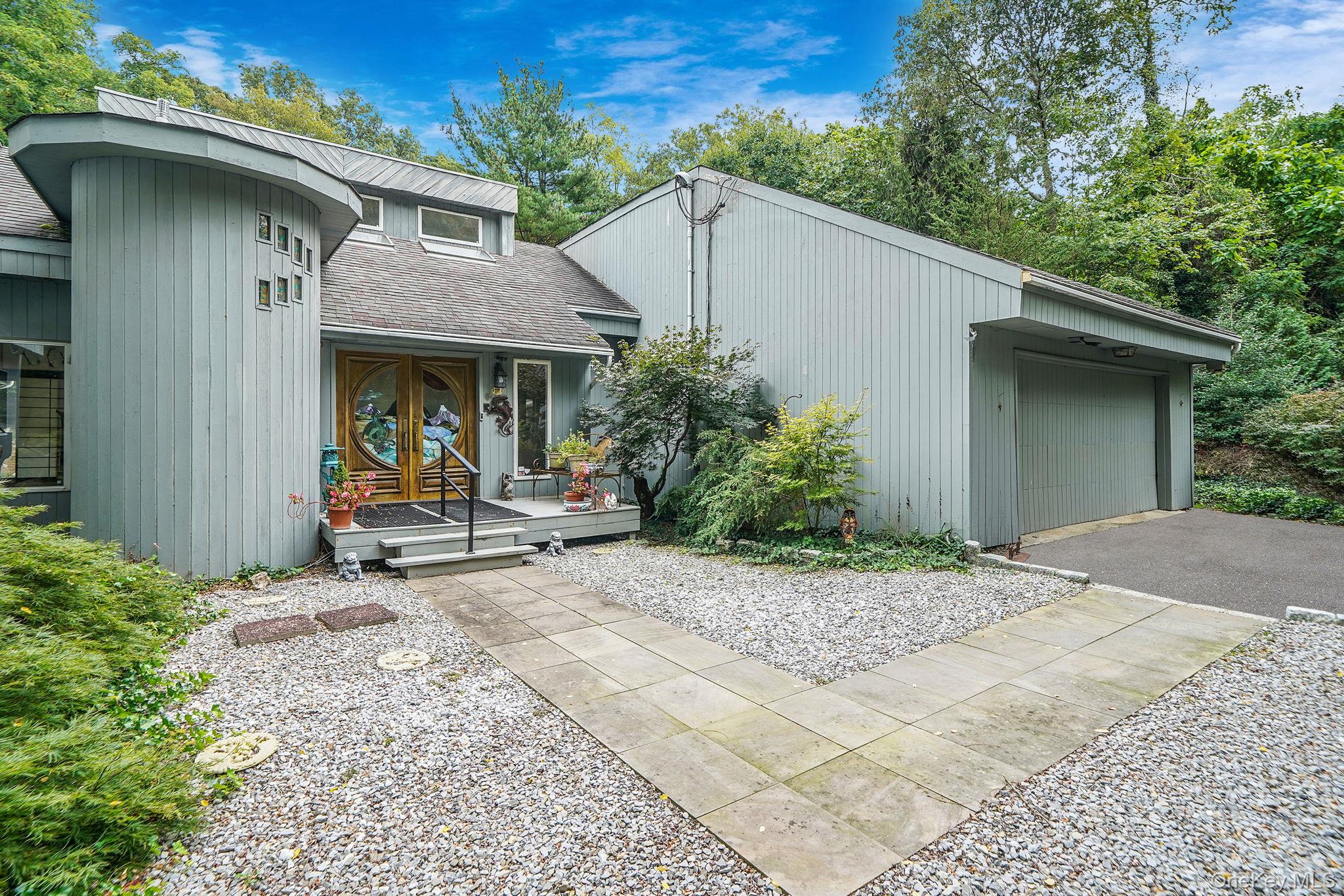 271 Bread And Cheese Hollow Road, Northport, NY 11768