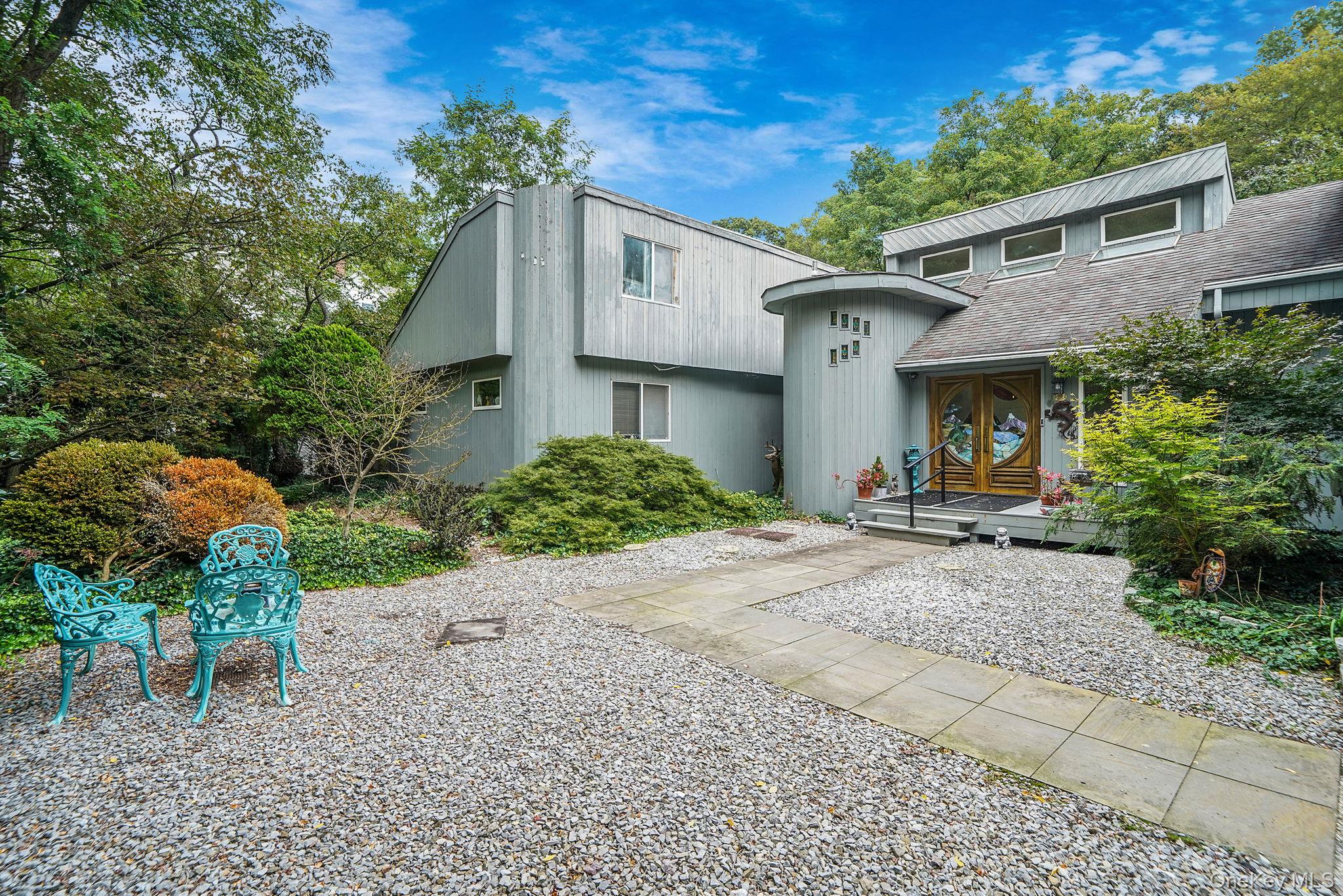 271 Bread And Cheese Hollow Road, Northport, NY 11768