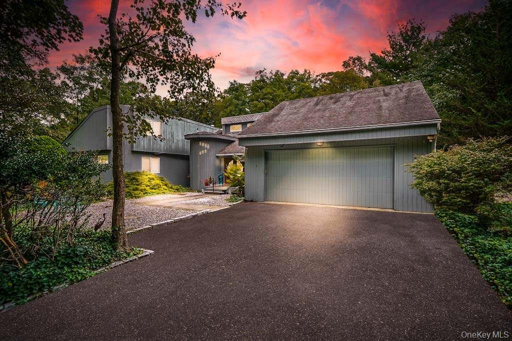 271 Bread And Cheese Hollow Road, Northport, NY 11768