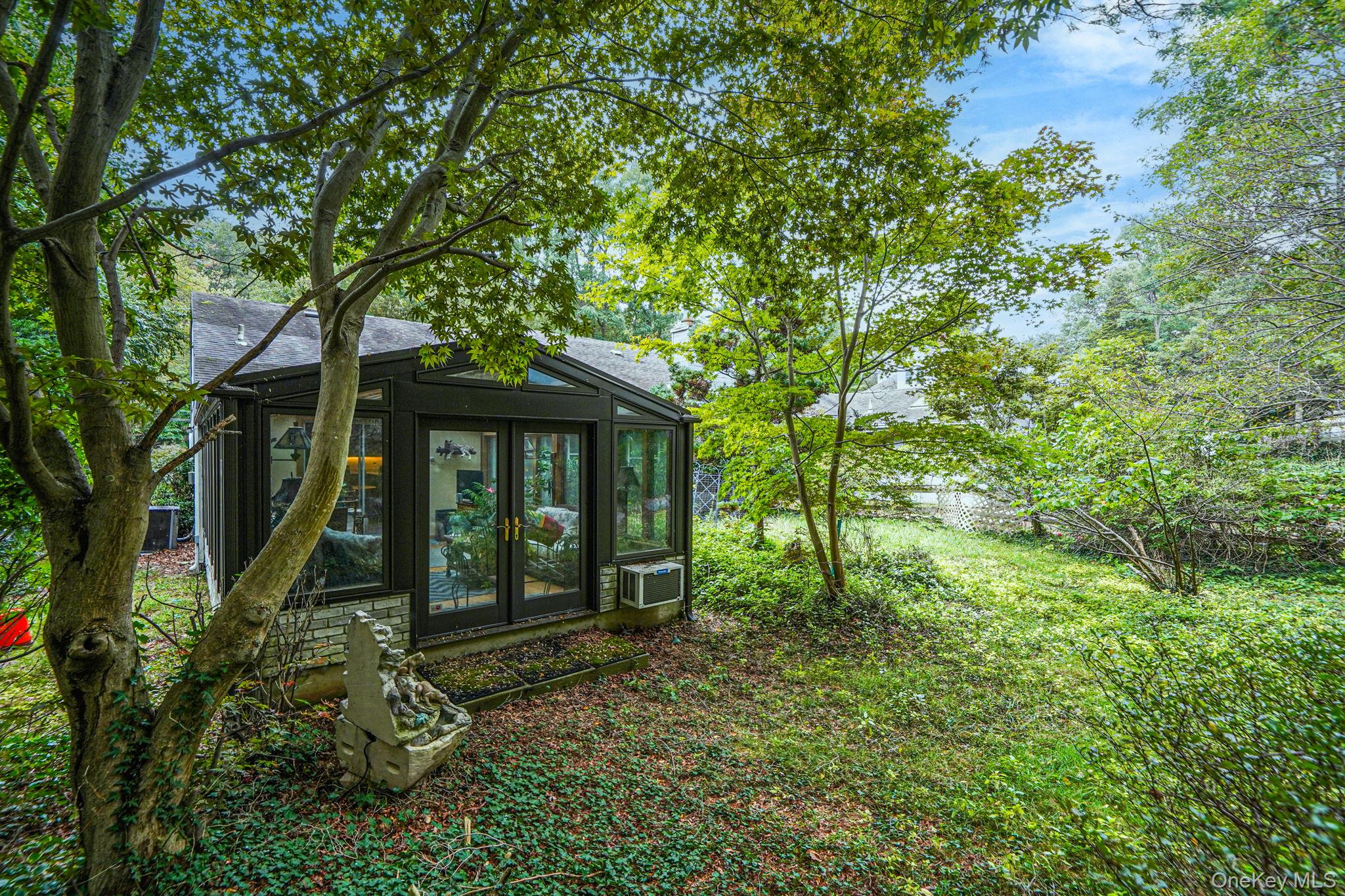 271 Bread And Cheese Hollow Road, Northport, NY 11768