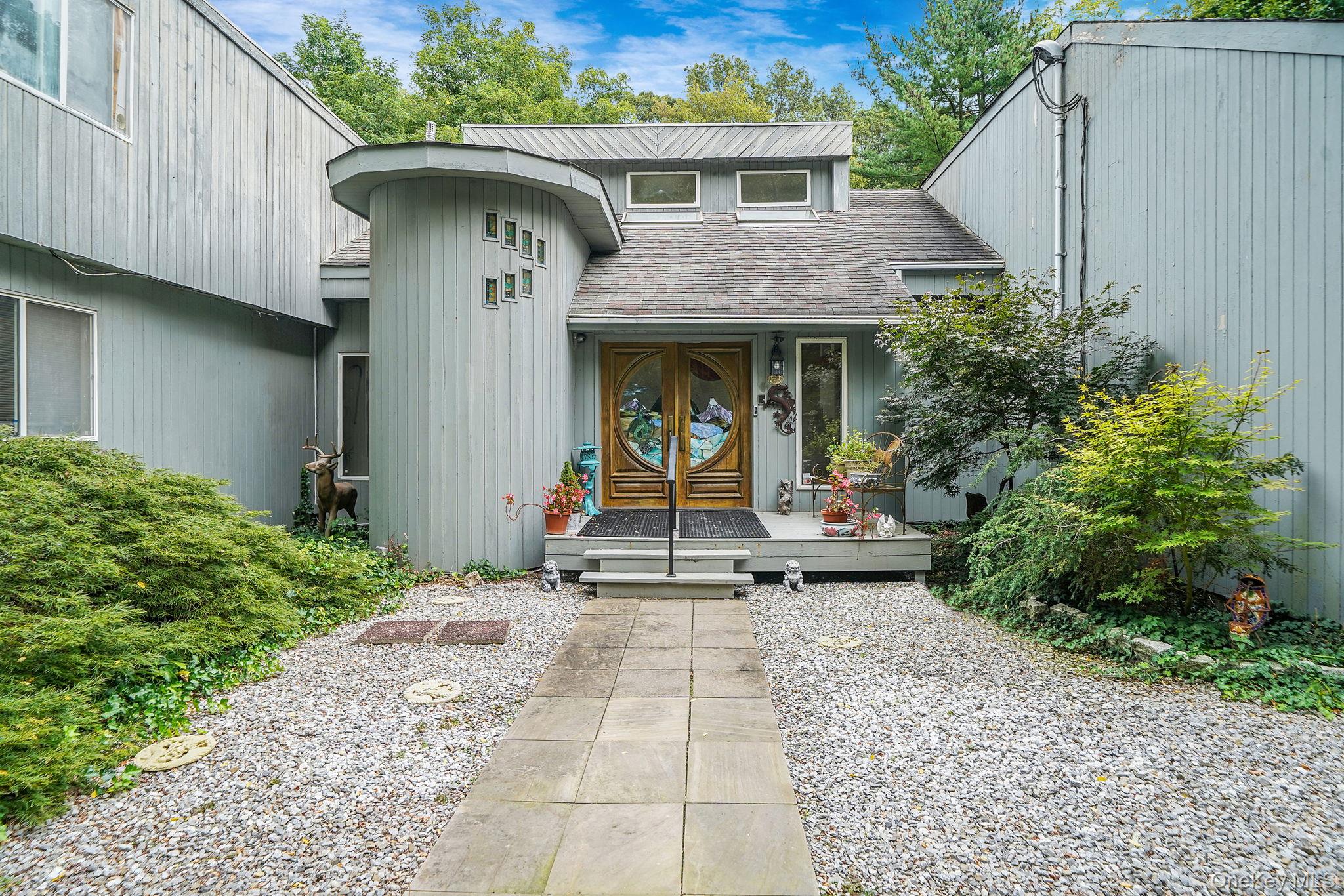 271 Bread And Cheese Hollow Road, Northport, NY 11768