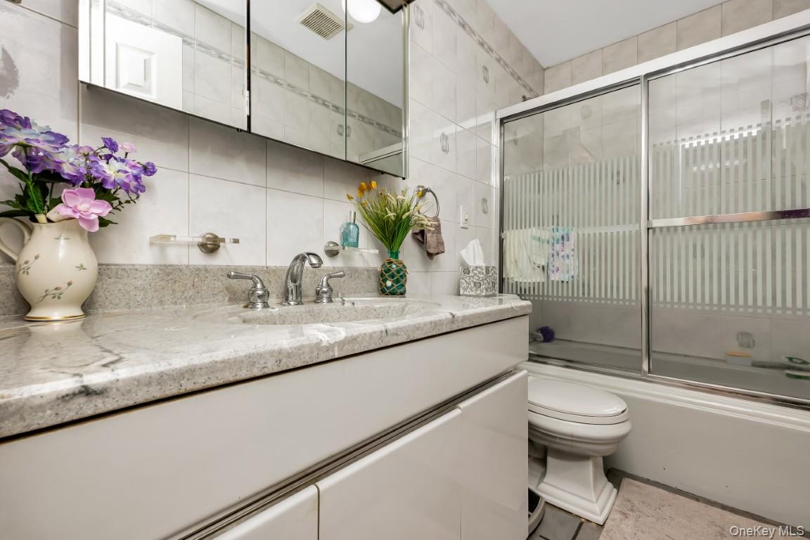 193 Sportsmans Avenue, Freeport, NY 11520