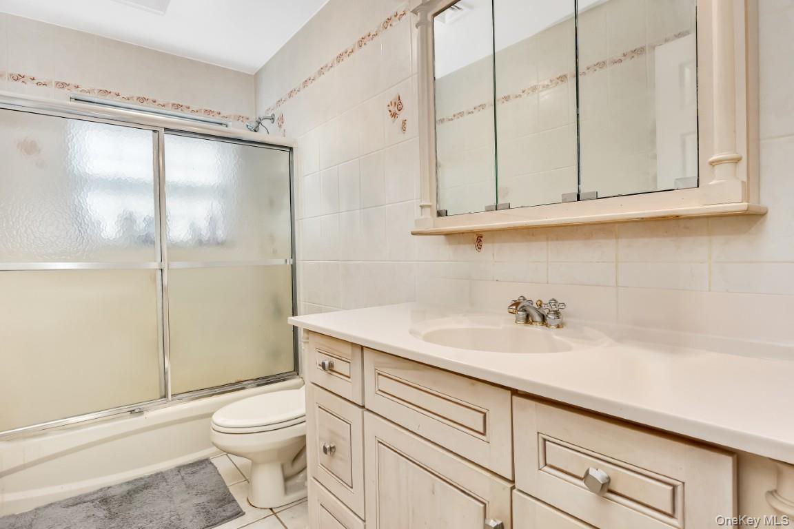 193 Sportsmans Avenue, Freeport, NY 11520