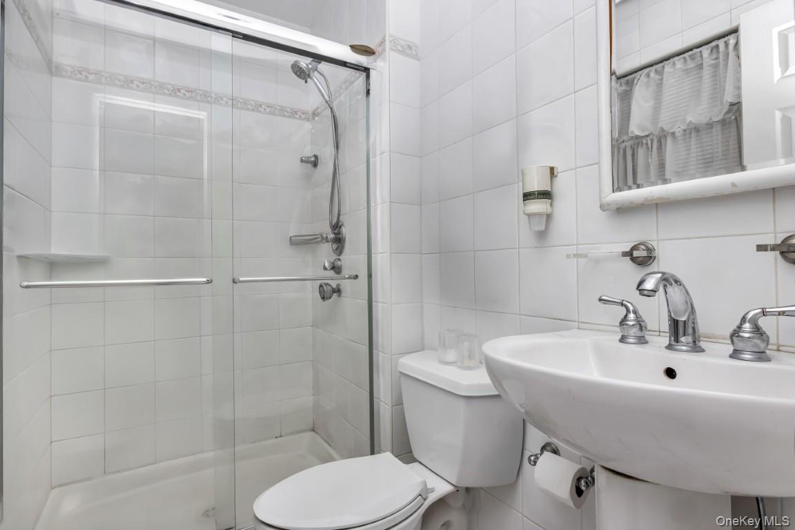 193 Sportsmans Avenue, Freeport, NY 11520