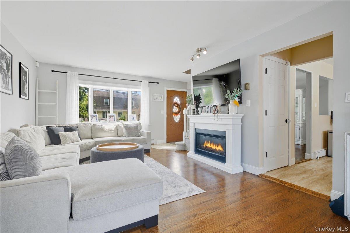 59 Grand Place, East Northport, NY 11731