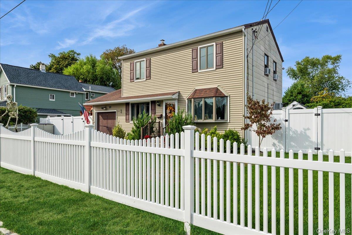 59 Grand Place, East Northport, NY 11731