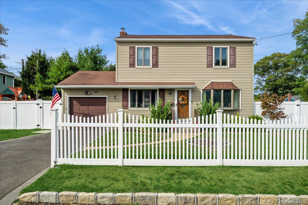 59 Grand Place, East Northport, NY 11731
