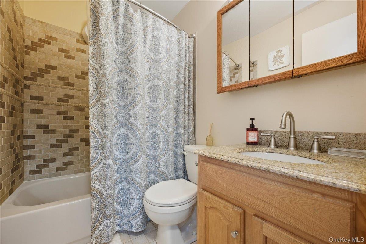 59 Grand Place, East Northport, NY 11731