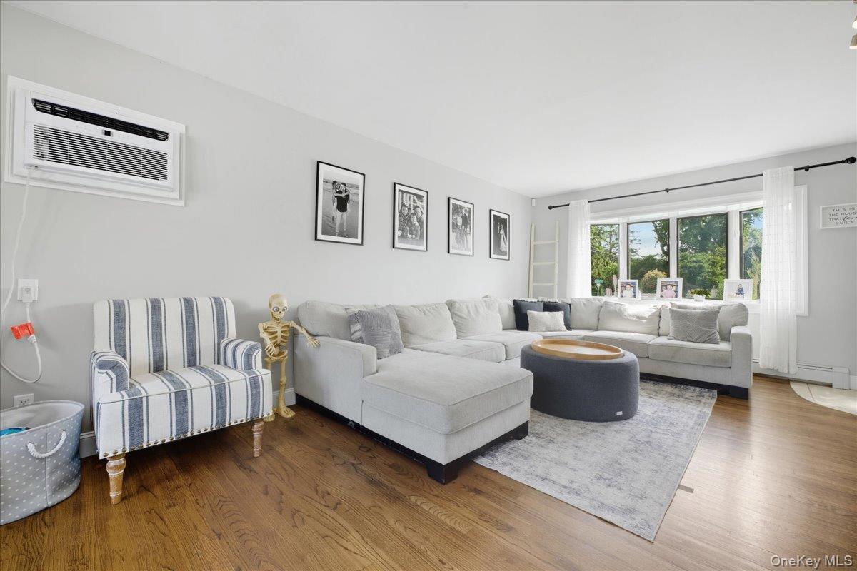 59 Grand Place, East Northport, NY 11731