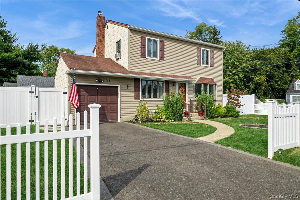 59 Grand Place, East Northport, NY 11731