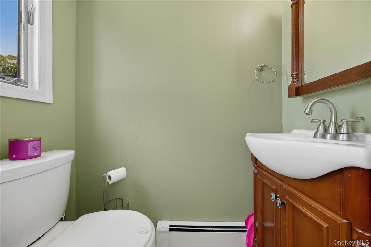 59 Grand Place, East Northport, NY 11731