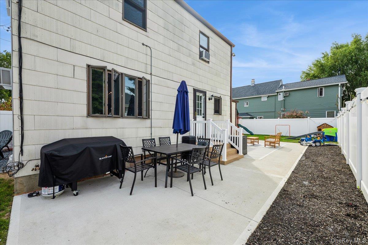 59 Grand Place, East Northport, NY 11731