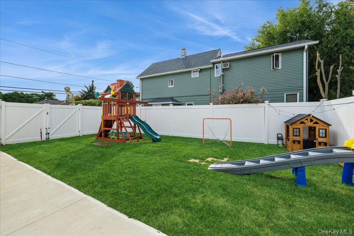 59 Grand Place, East Northport, NY 11731