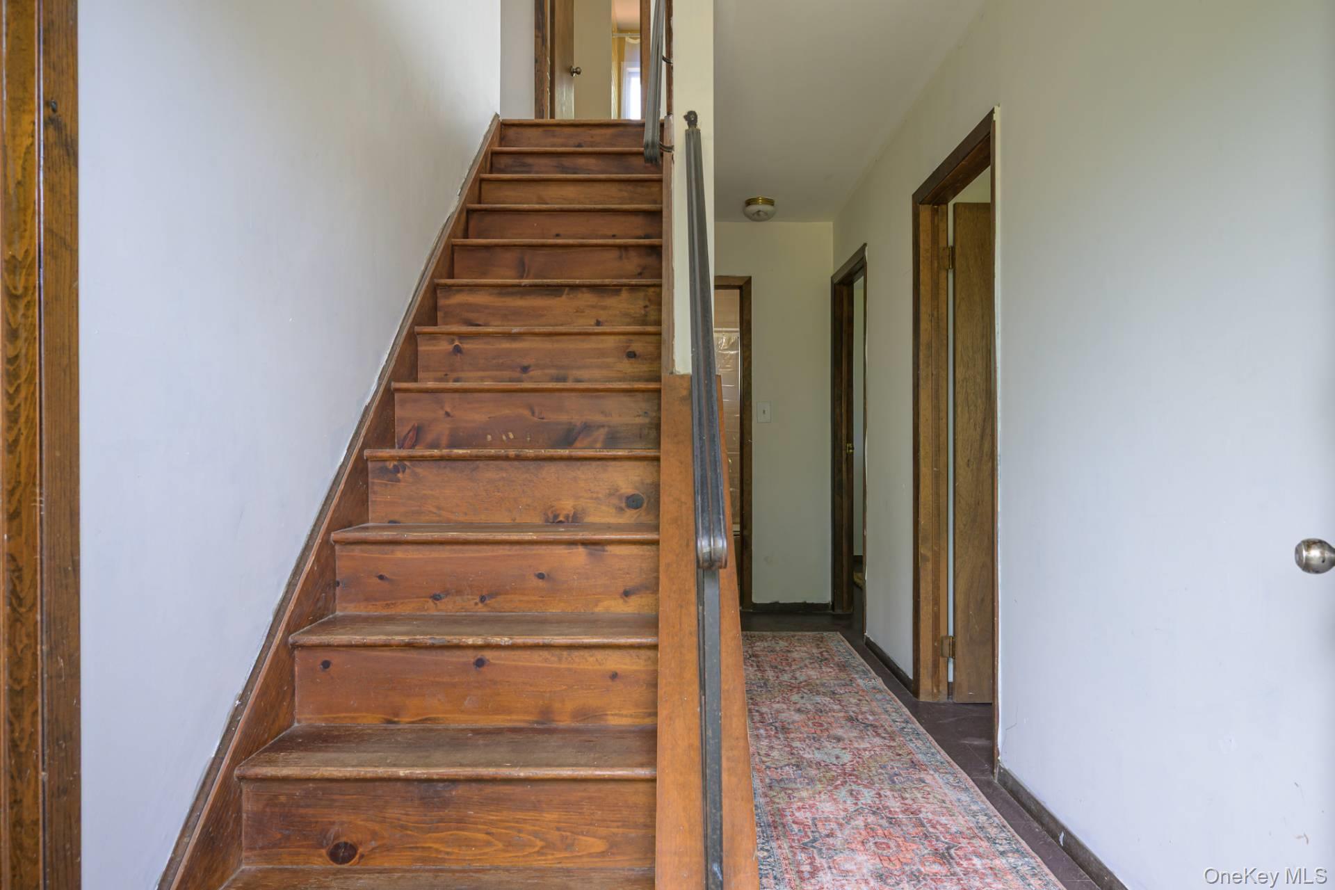 83 Foster Avenue, Hampton Bays, NY 11946