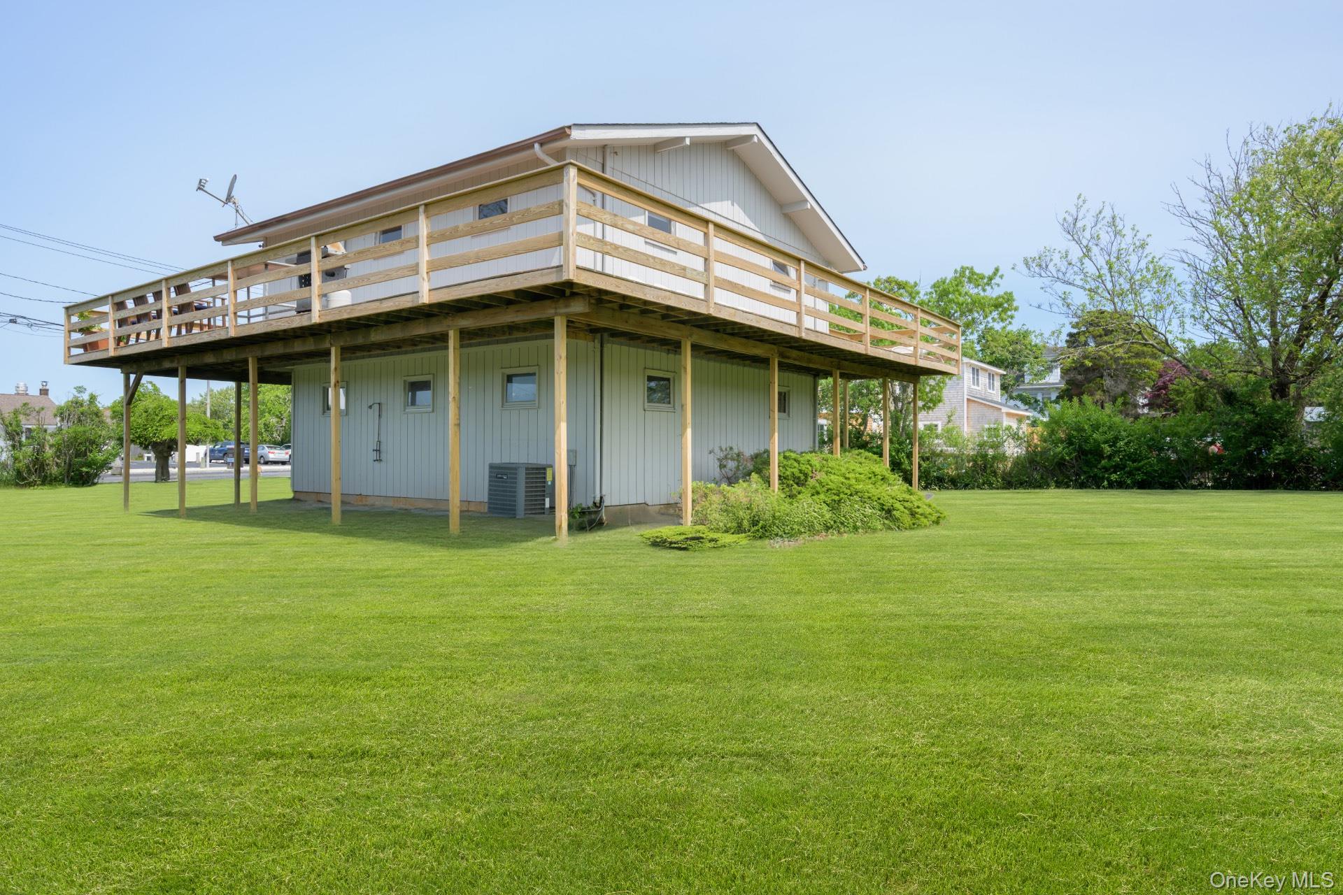 83 Foster Avenue, Hampton Bays, NY 11946