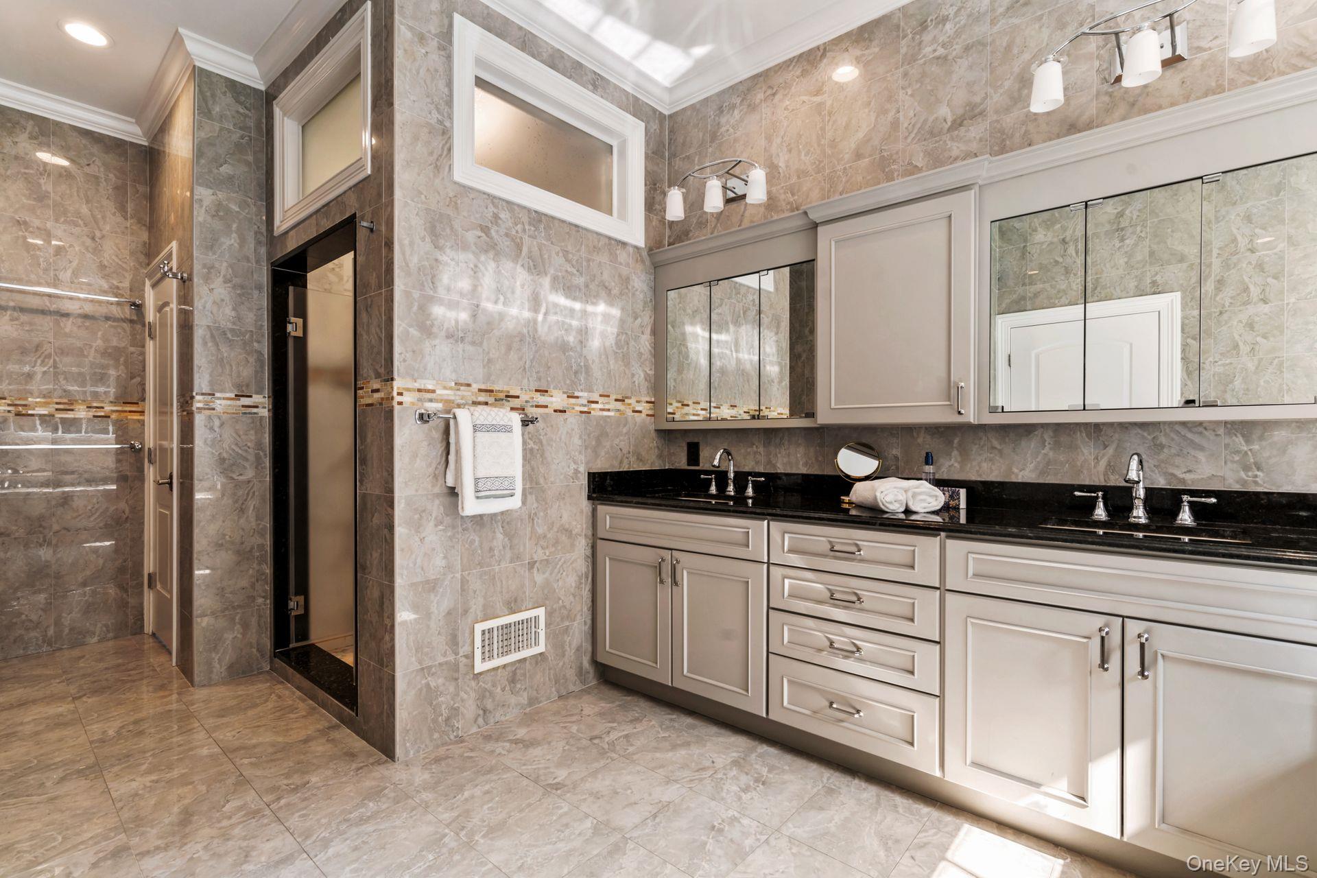 11 Buckingham Court, Muttontown, NY 11791