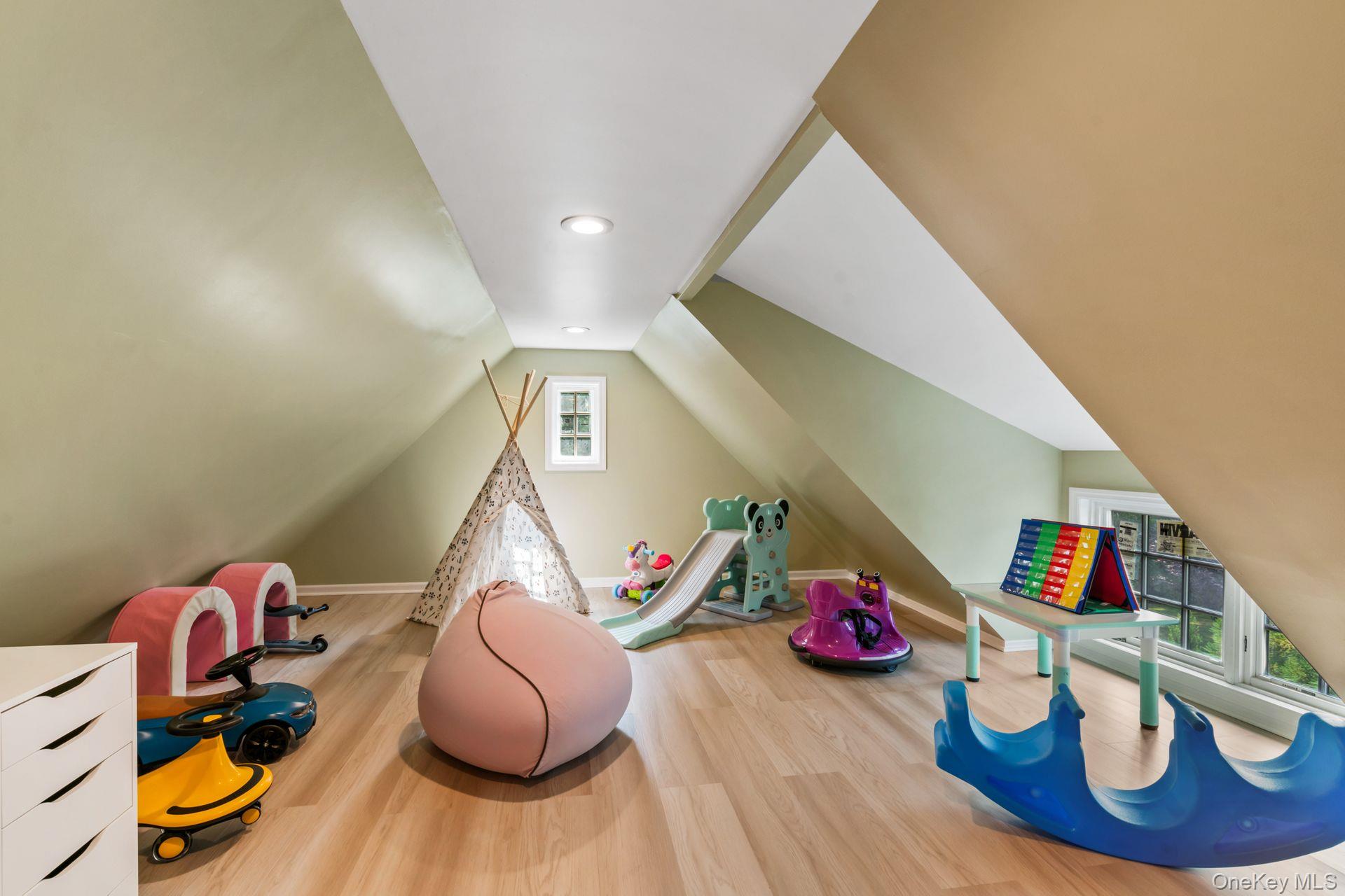 11 Buckingham Court, Muttontown, NY 11791