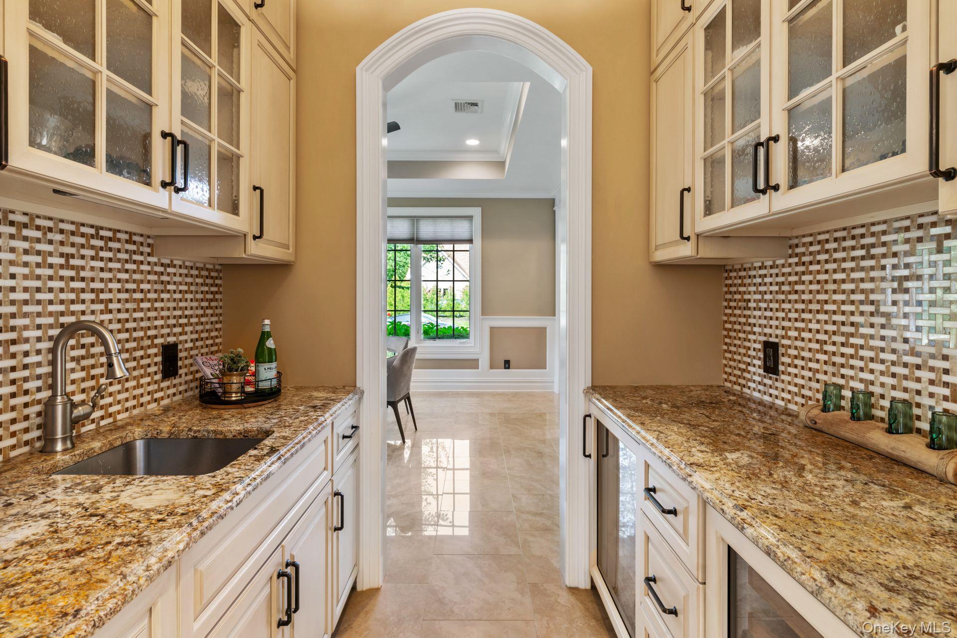 11 Buckingham Court, Muttontown, NY 11791