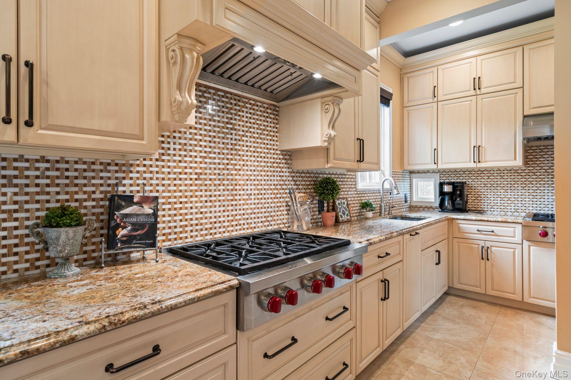 11 Buckingham Court, Muttontown, NY 11791