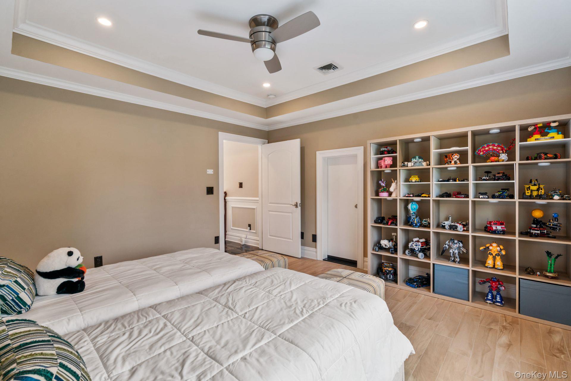 11 Buckingham Court, Muttontown, NY 11791