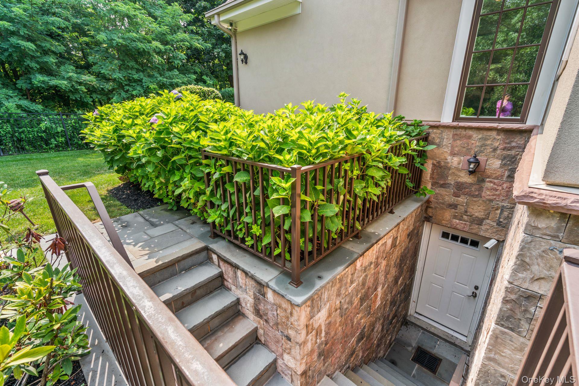 11 Buckingham Court, Muttontown, NY 11791