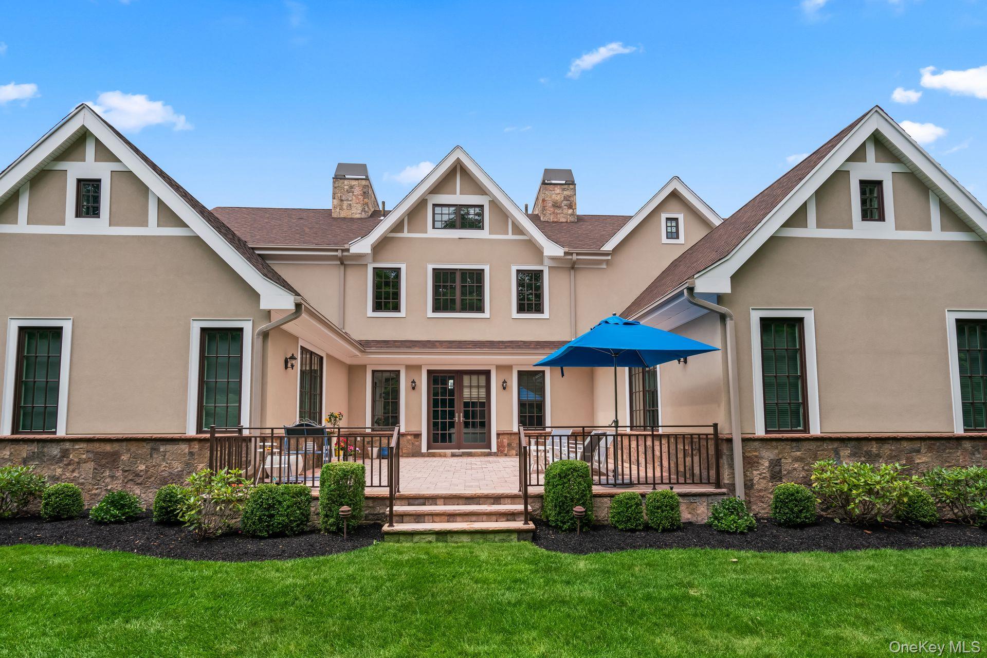 11 Buckingham Court, Muttontown, NY 11791