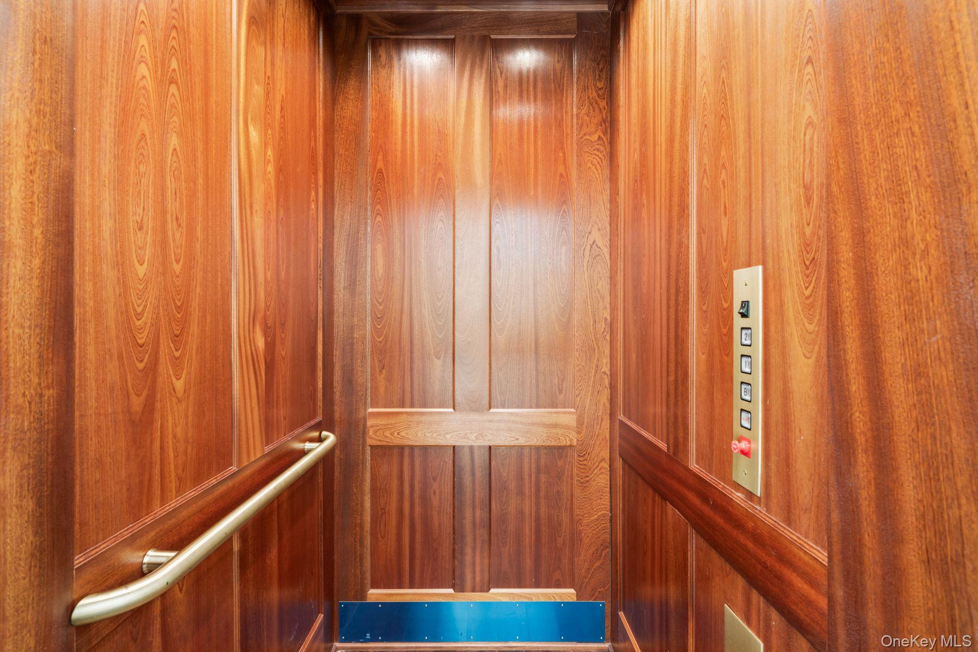 11 Buckingham Court, Muttontown, NY 11791