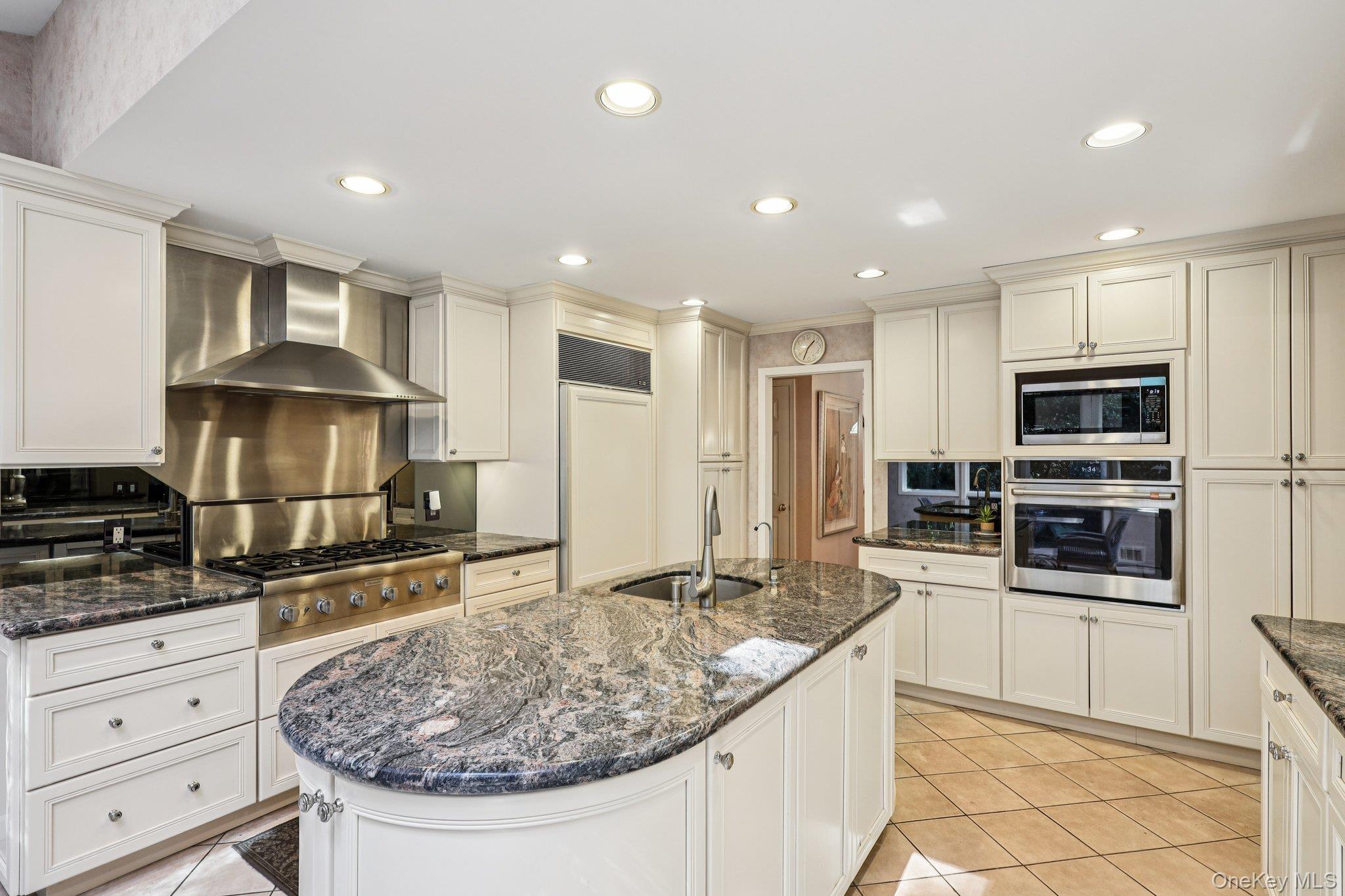 7 Maxwell Court, Huntington, NY 11743