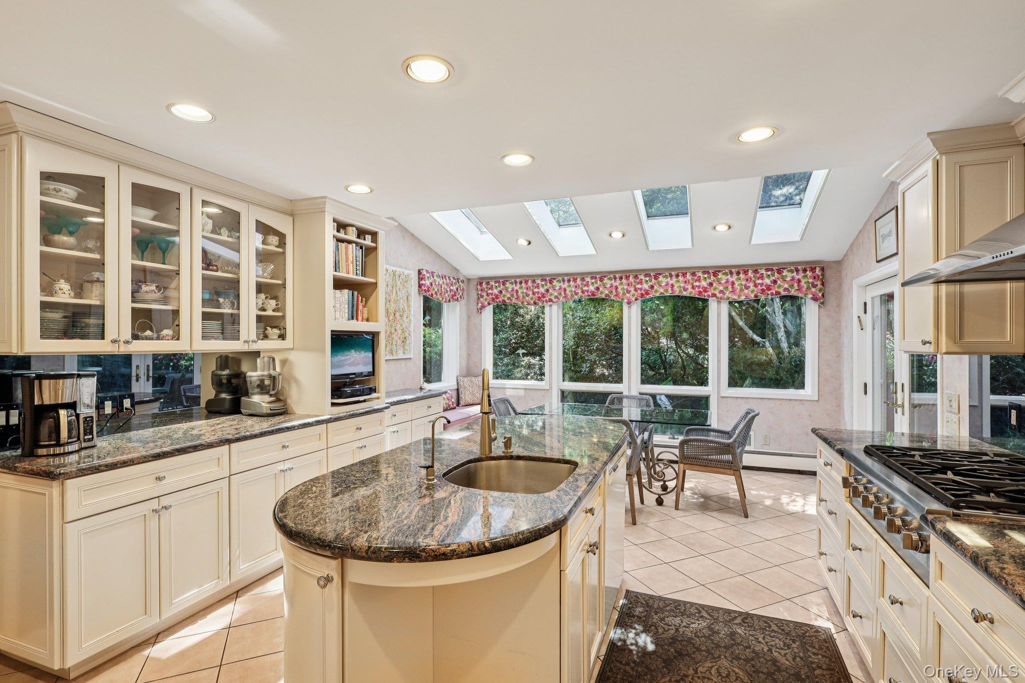 7 Maxwell Court, Huntington, NY 11743