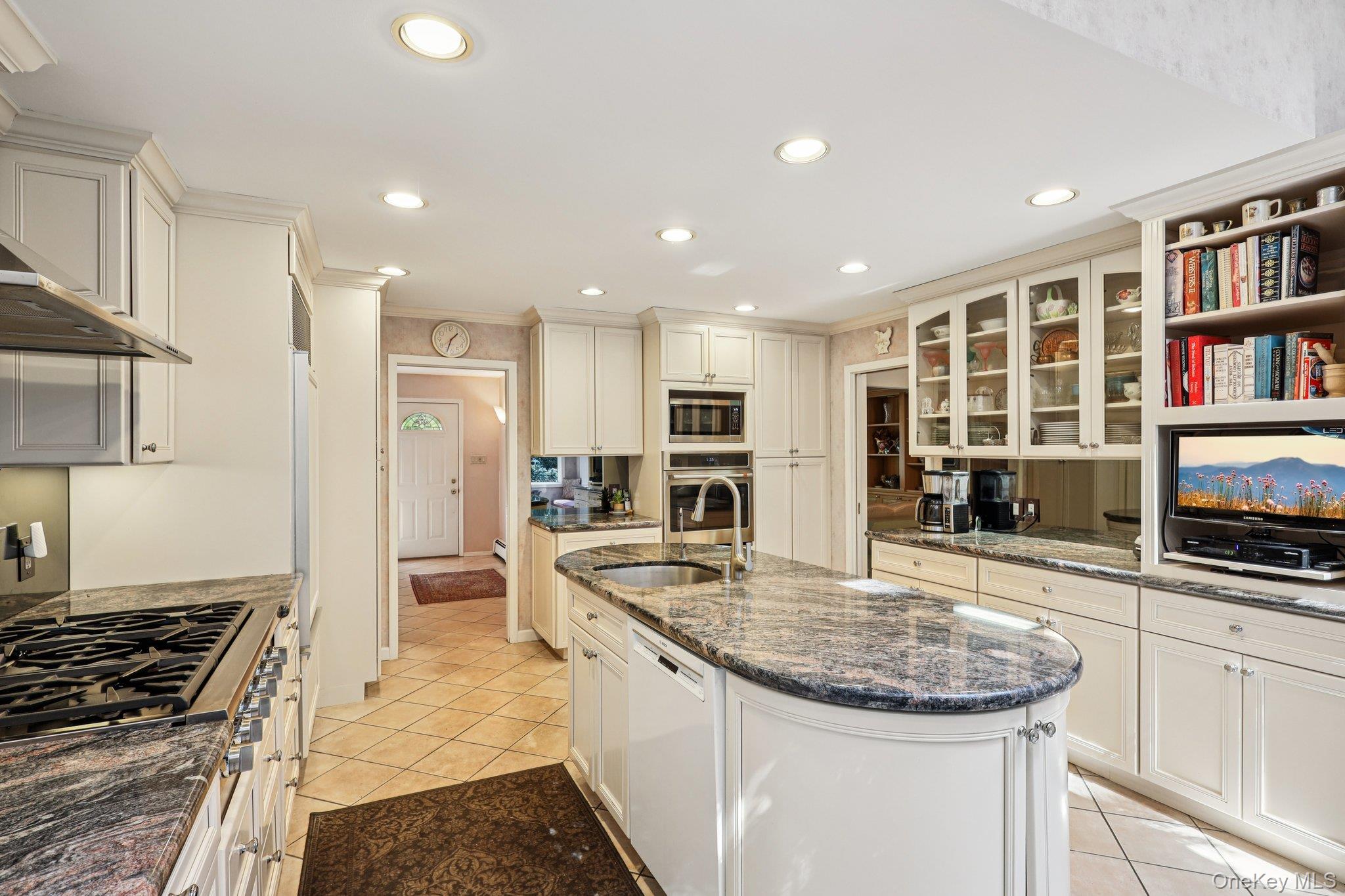 7 Maxwell Court, Huntington, NY 11743